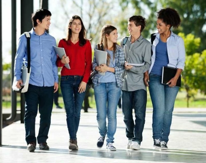 how to make friends in college